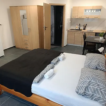 4 Barat Apartment